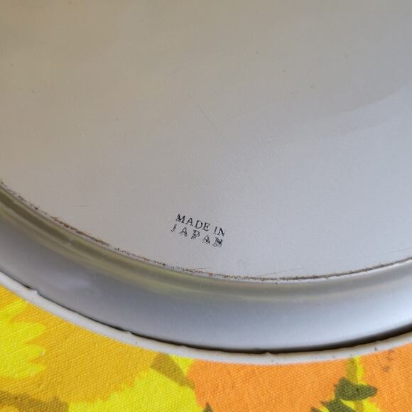 Vintage 70s Movieland Wax Museum Circle Metal Tray, 11" - Picture 4 of 5